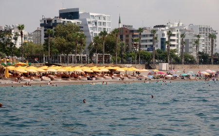 Antalya'da Ücretli Plaj Tepkisi: "Sahiller Halka Aittir"