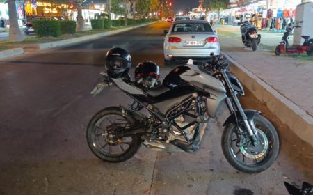 Antalya Manavgat'ta Motosiklet Kazası: Biri Sürücü, 3 Kişi Yaralandı