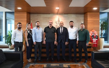 İşçiye ve Emeğe Saygı: Konyaaltı'nda Sendika ve Belediye Elele