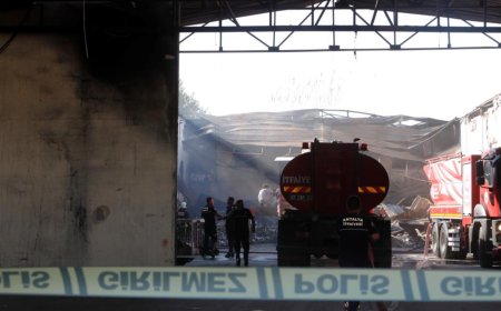 Antalya'da otel ekipmanlarının bulunduğu depoda 15 gün sonra ikinci kez yangın çıktı.