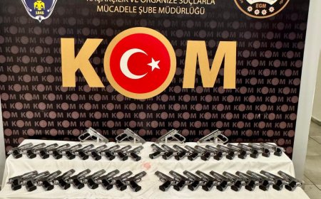 Antalya'da Kaçakçılık Operasyonu: 100 Tabanca ve Çok Sayıda Kaçak Malzeme Ele Geçirildi