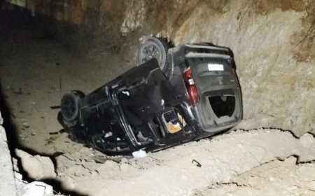 Manavgat'ta Zincirleme Kaza: Hafif Ticari Araç Kanala Uçtu, 3 Kişi Yaralandı