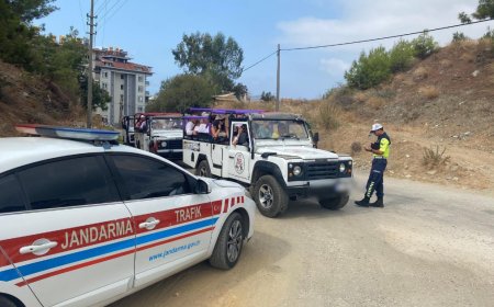 Antalya Jandarması'ndan Safari Aracı Denetimi: 15 Araca Cezai İşlem Uygulandı