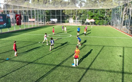 Antalya'da Çocuklar İçin Ücretsiz Futbol Eğitimi: Kış Dönemi Kayıtları Başlıyor
