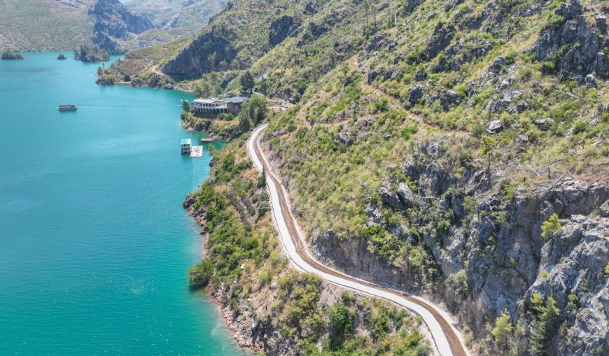 Antalya Büyükşehir Belediyesi’nden Oymapınar Baraj Yolu’na Asfalt Desteği