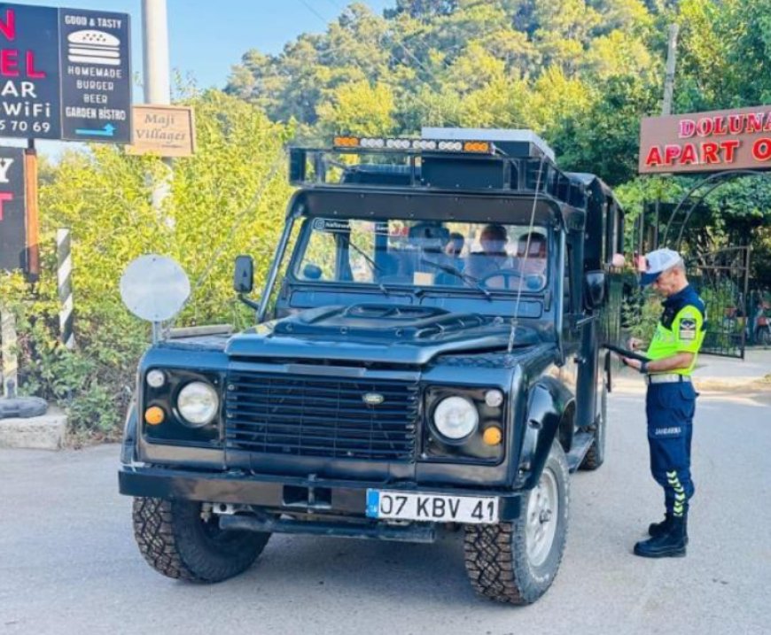 Kemer'de Jandarmadan Trafik Denetimi: 2 Araca Ceza Kesildi