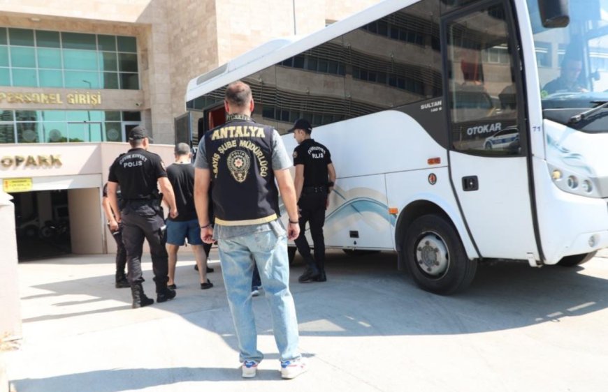 Antalya'da Eş Zamanlı Operasyon: 80 Aranan Şahıs Yakalandı