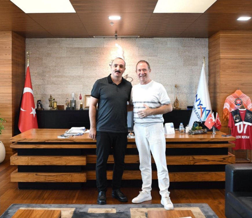 Konyaaltı’nda Sanat Buluşması: Başkan Kotan ve Sümer Ezgü Bir Arada
