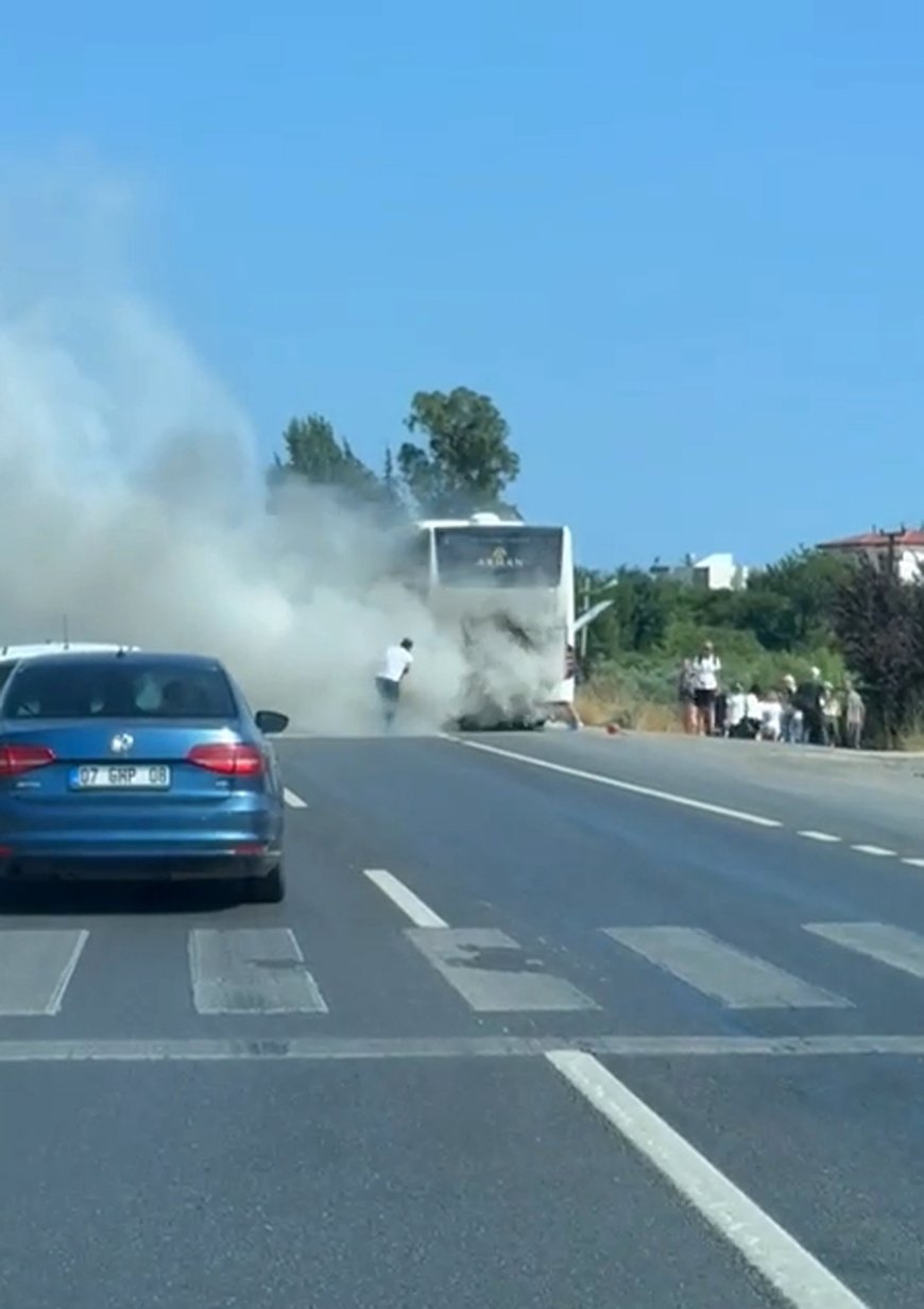 Antalya’dan Alanya’ya Giden Tur Otobüsünde Yangın Paniği