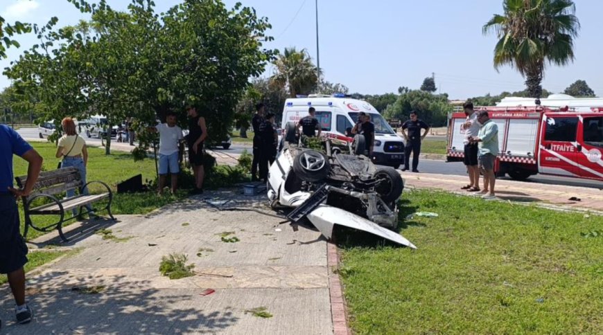 Antalya Manavgat’ta Kaldırıma Çarpan Araç Takla Attı