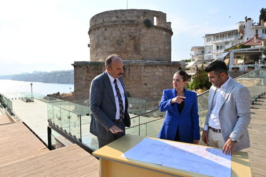 Başkan Vekili Özdemir Hıdırlık Kulesi çalışmalarını inceledi
