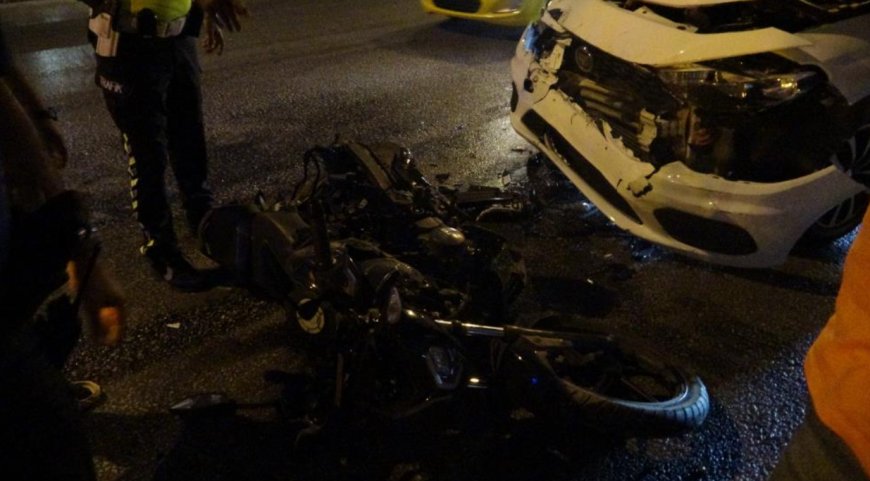 Antalya’da Kaza Sonrası Kaçış: Genç Motosikletli Araçlar Arasında Kaldı