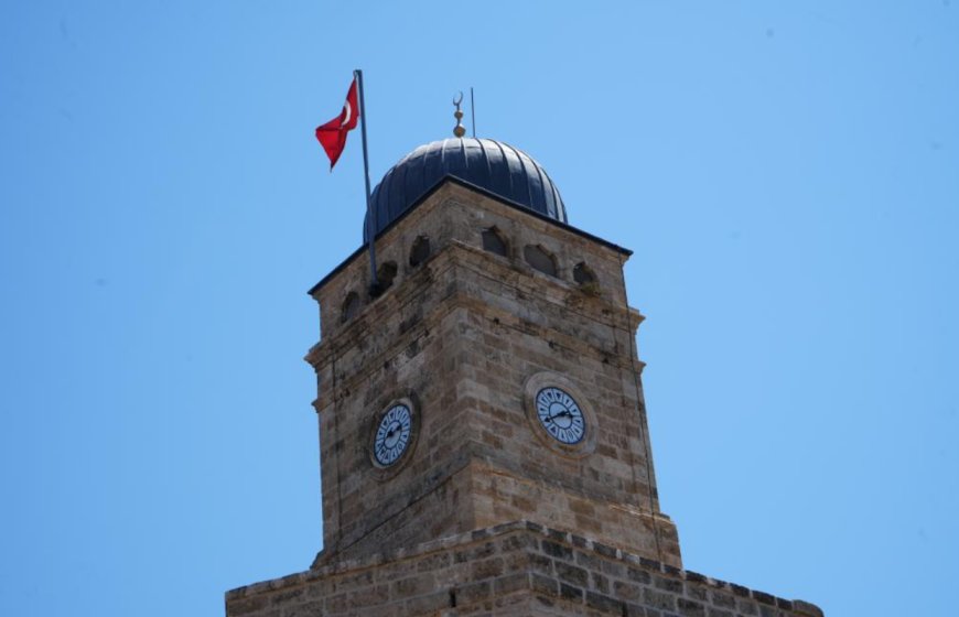 Tarihi Saat Kulesi’nde Güç Kaynağı Sorunu Giderildi, Gözler Çalışmayan Saatte.