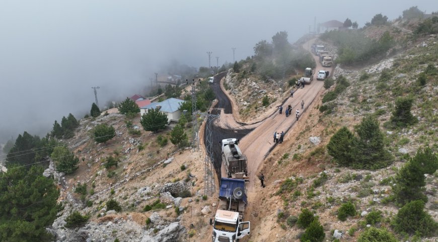 Antalya Büyükşehir Belediyesi, Çeltek Yaylası Yolunu Asfaltlıyor