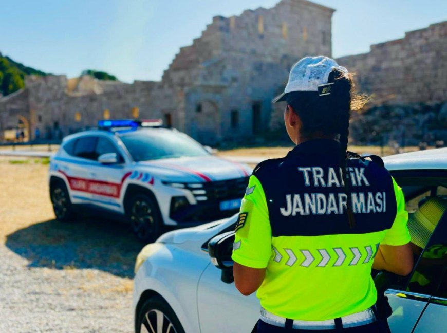 Antalya'da Jandarmadan Yoğun Trafik Denetimi: 1 Haftada 34 Binden Fazla Araç Kontrol Edildi