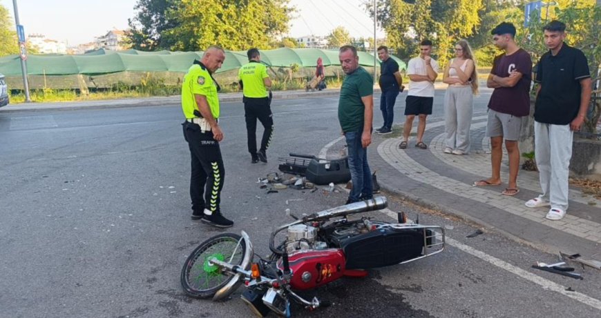 Manavgat’ta Motosiklet ile Otomobil Çarpıştı: 2 Yaralı