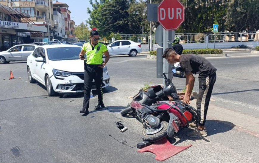 Manavgat’ta Otomobil ile Elektrikli Bisiklet Çarpıştı: 1 Yaralı