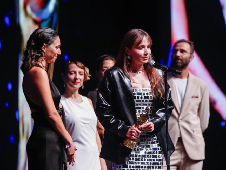 Altın Portakal’da Emek Ödülleri Feride Çiçekoğlu ve Cansu Baydar’a