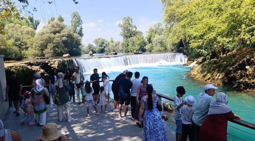Manavgat Şelalesi'nde Su Seviyesi Düştü, Kayalıklar Ortaya Çıktı