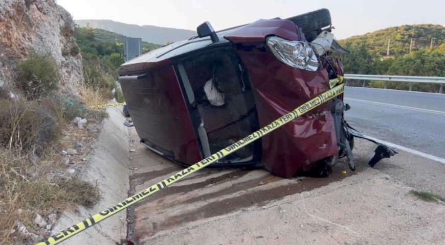 Kaş’ta Kamyonet Şarampole Devrildi: 6 Yaralı