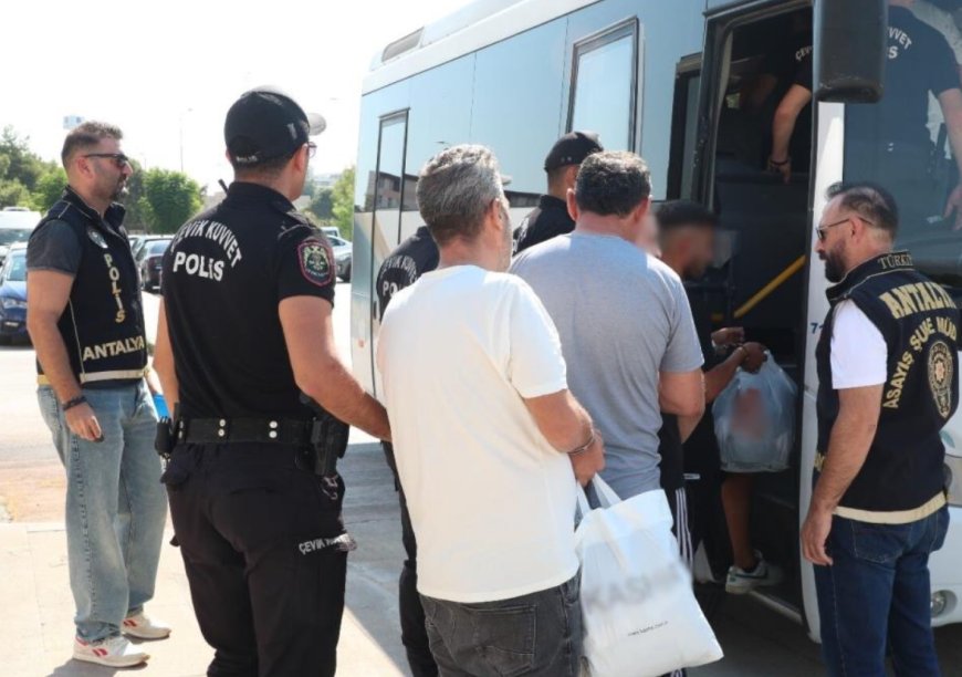 Antalya'da Yakalama Kararı Bulunan 236 Kişi Adli Makamlara Sevk Edildi