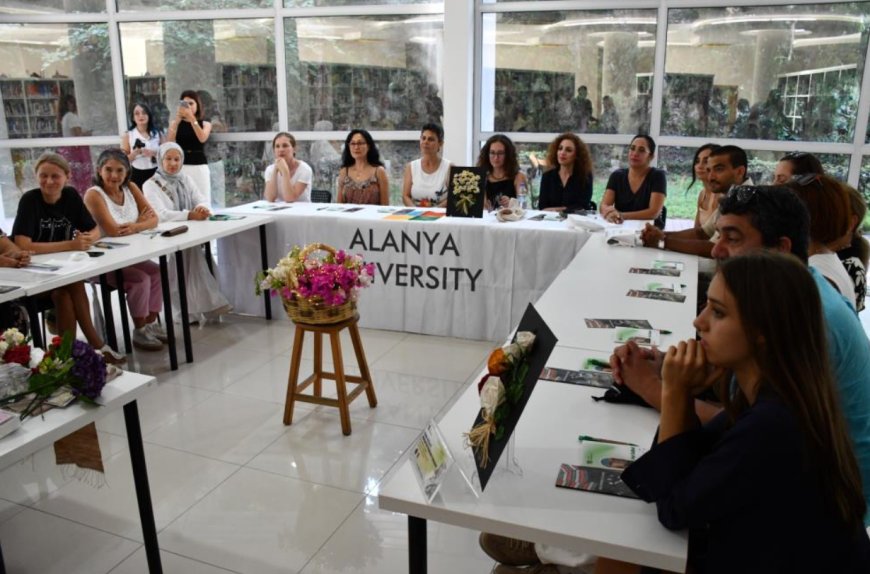 Alanya Üniversitesi'nde İpek Kozasından Çiçek Yapımı Atölyesi Büyük İlgi Gördü