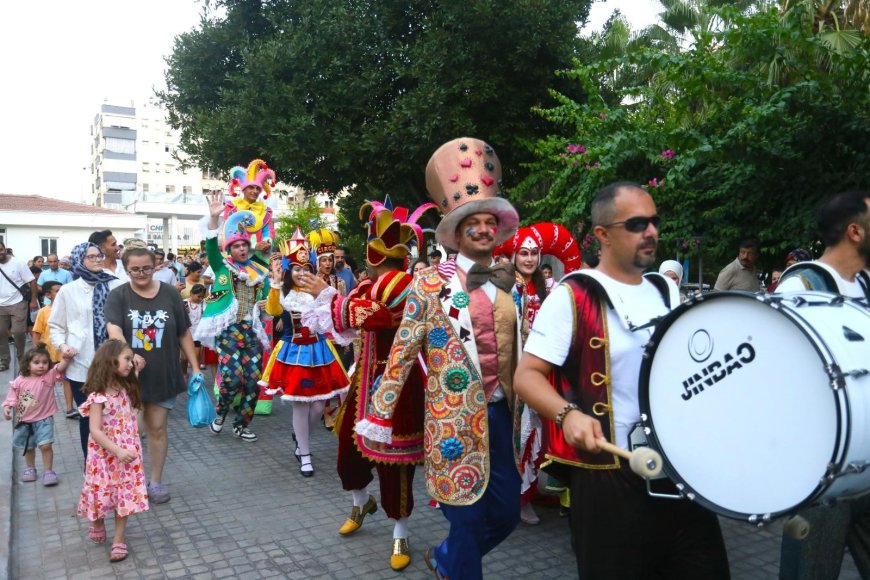 Kepez Belediyesi'nin 2. Uluslararası Kültür Festivali renkli etkinliklerle kapılarını açtı.