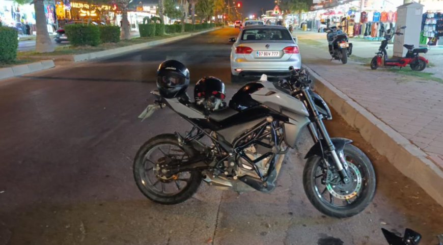 Antalya Manavgat'ta Motosiklet Kazası: Biri Sürücü, 3 Kişi Yaralandı