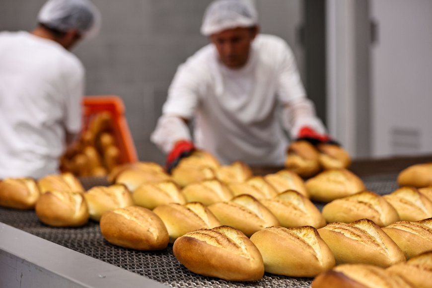 Antalya'da Halk Ekmek Projesi Halkın Takdirini Topluyor