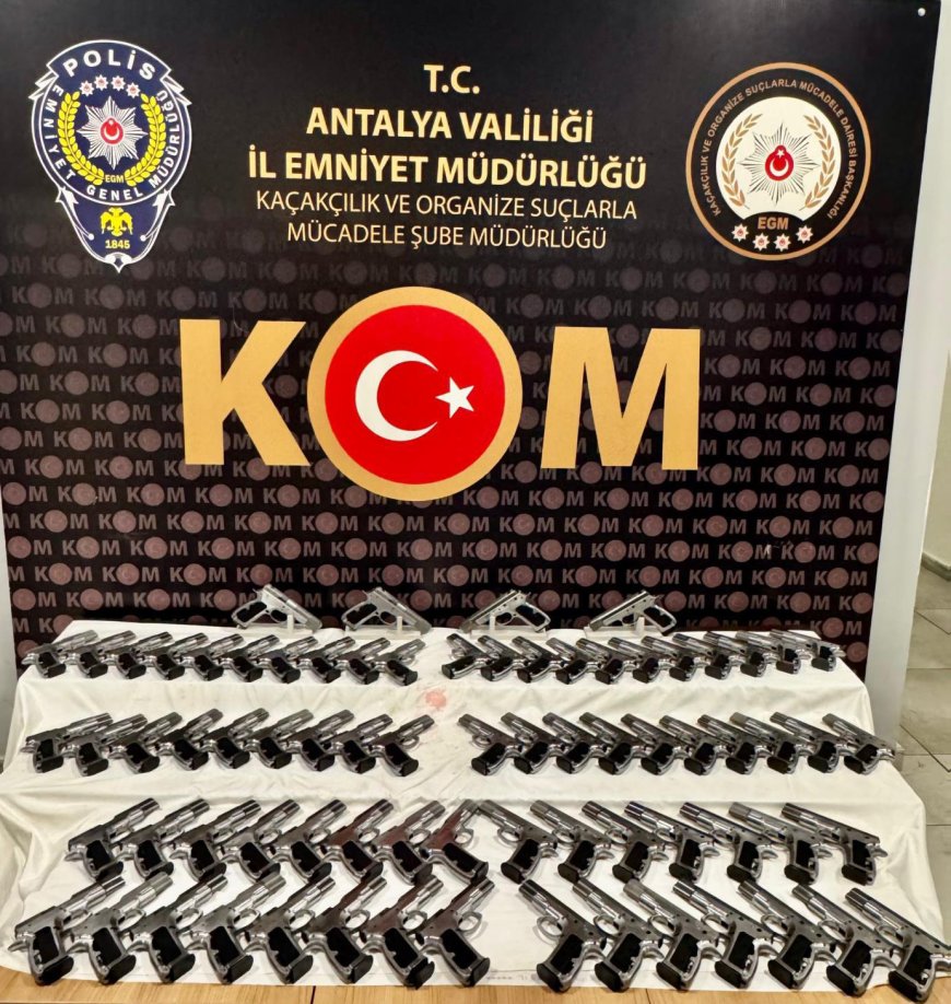 Antalya'da Kaçakçılık Operasyonu: 100 Tabanca ve Çok Sayıda Kaçak Malzeme Ele Geçirildi