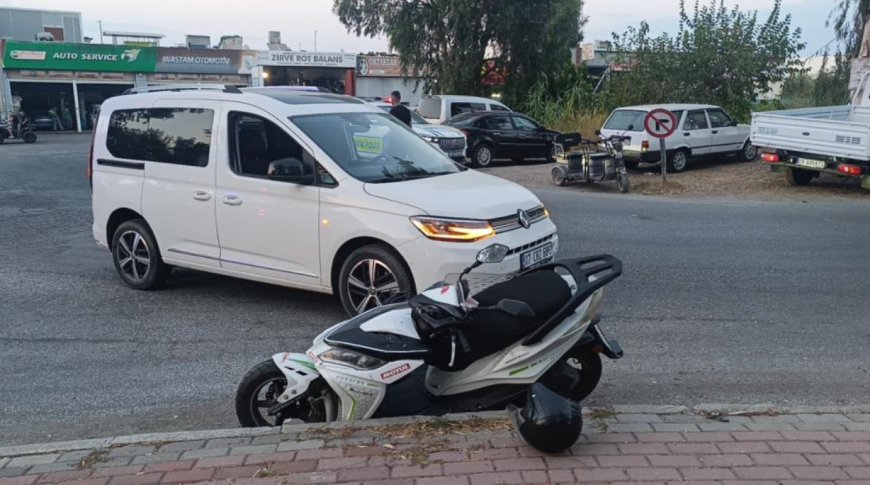 Antalya'da Kaza Yapan Sürücü Hastaneyi Reddetti: 104 Promil Alkollü Çıktı