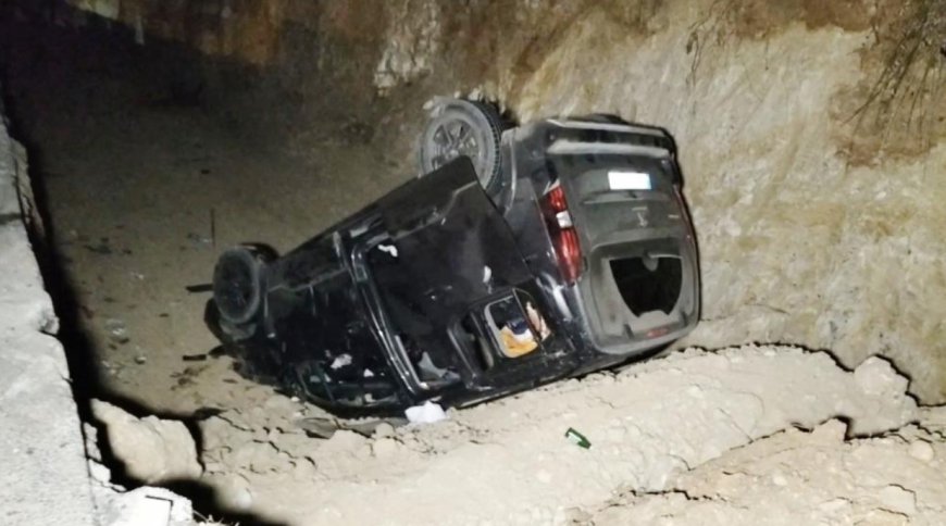 Manavgat'ta Zincirleme Kaza: Hafif Ticari Araç Kanala Uçtu, 3 Kişi Yaralandı