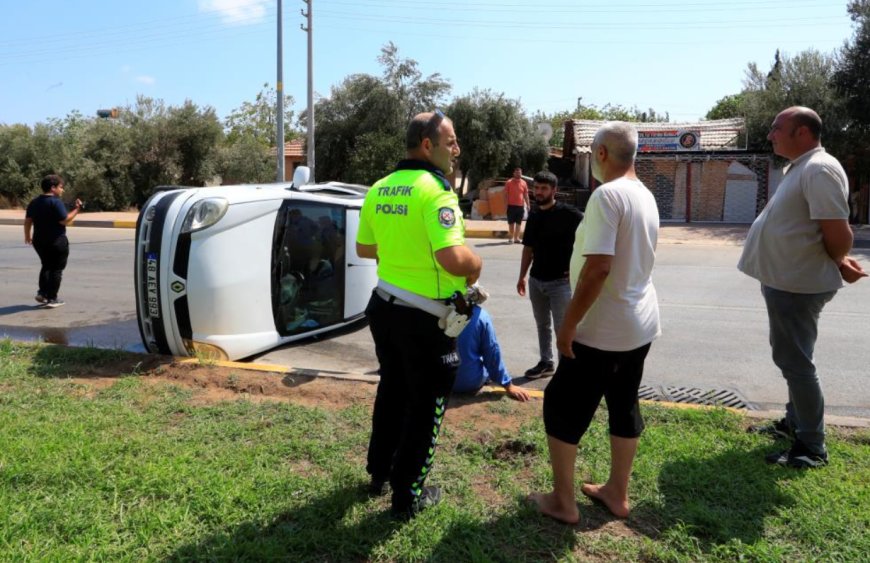 Antalya'da Korkutan Kaza: "Dur" Levhasına Uymayan Araç Otomobili Yan Yatırdı