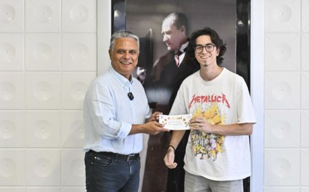 Muratpaşa'da Üniversite Başarısı Kutlandı: MURGEM'den Mezun Olan Öğrencilere Ödül Yağmuru