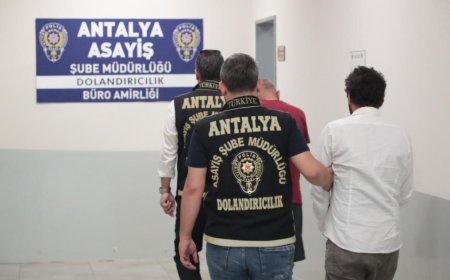 Antalya'da Kuyumcuya Sahte Altın Satan 2 Şahıs Yakalandı
