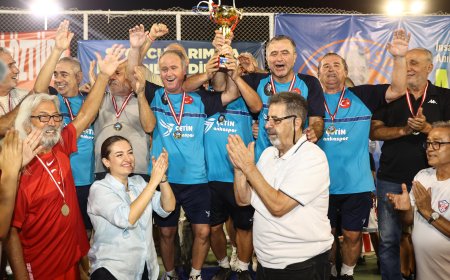 Antalyaspor Efsanesi Metin Ünal Anısına Düzenlenen Ayak Tenisi Turnuvası Sona Erdi