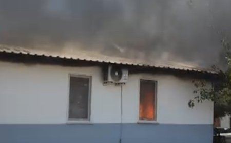 Kumluca'da Tek Katlı Ev Yangında Kullanılamaz Hale Geldi