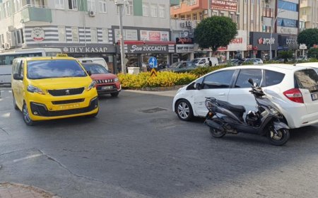 Manavgat'ta Trafik Kazası: Motosiklet Önce Taksiye Sonra Otomobile Çarptı