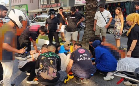 Manavgat'ta Feci Kurye Kazası: 1 Kişi Ağır Yaralandı, O Anlar Kamerada