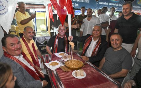 Karadeniz Ezgileri Muratpaşa’da Yankılandı: Yöreler Renkler Festivali Devam Ediyor