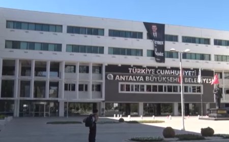 Antalya Büyükşehir Belediyesi'ne Yönelik 'Rüşvet' Soruşturmasında 17 Gözaltı