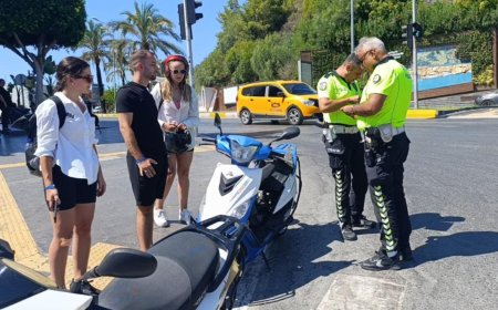 Manavgat'ta Motosiklet Kazası: Avusturyalı Turist Kazayı Hafif Yaralarla Atlattı