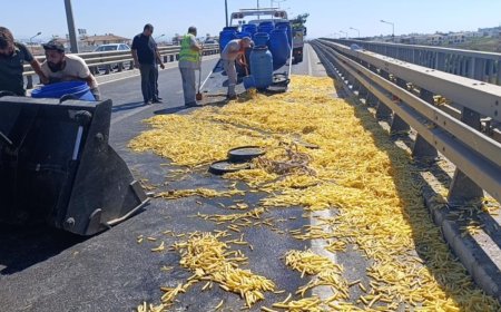 Alanya-Antalya Yolunda Kaza: Kilolarca Patates Yola Saçıldı