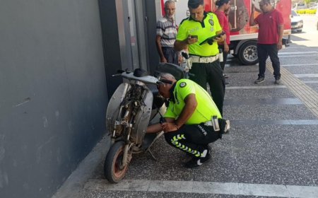 Kamyonet Aynasına Çarpan Elektrikli Bisiklet Sürücüsü Yaralandı