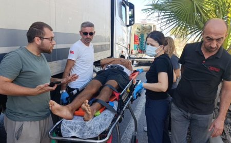 Manavgat'ta Korkutan Kaza: Tır, Bisiklete Çarptı, Sürücüsü Yaralandı