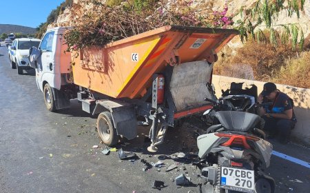 Kaş'ta Motosiklet Kazası: Atık Kamyonuna Çarpan Sürücü Hayatını Kaybetti