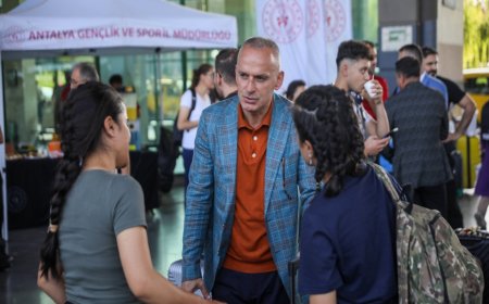 Antalya'ya Gelen Üniversitelileri Otogar ve Havalimanında Karşılama Hizmeti Başladı