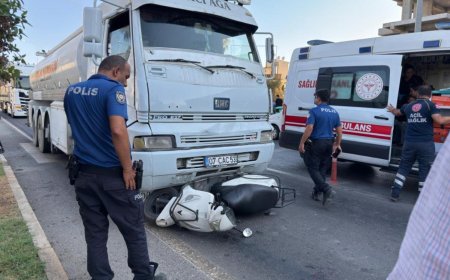 Gazipaşa'da Feci Kaza: Motosiklet Tankerle Çarpıştı, Anne ve İki Çocuğu Yaralı