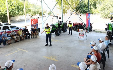 Trafik Kazalarını Önlemek İçin: Serik'te Traktör Sürücülerine Güvenli Sürüş Eğitimi Verildi
