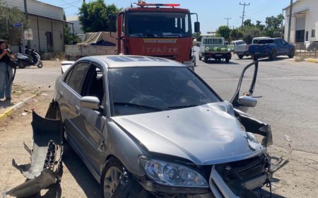 Antalya Aksu'da Kontrolden Çıkan Otomobil Büyük Hasara Yol Açtı